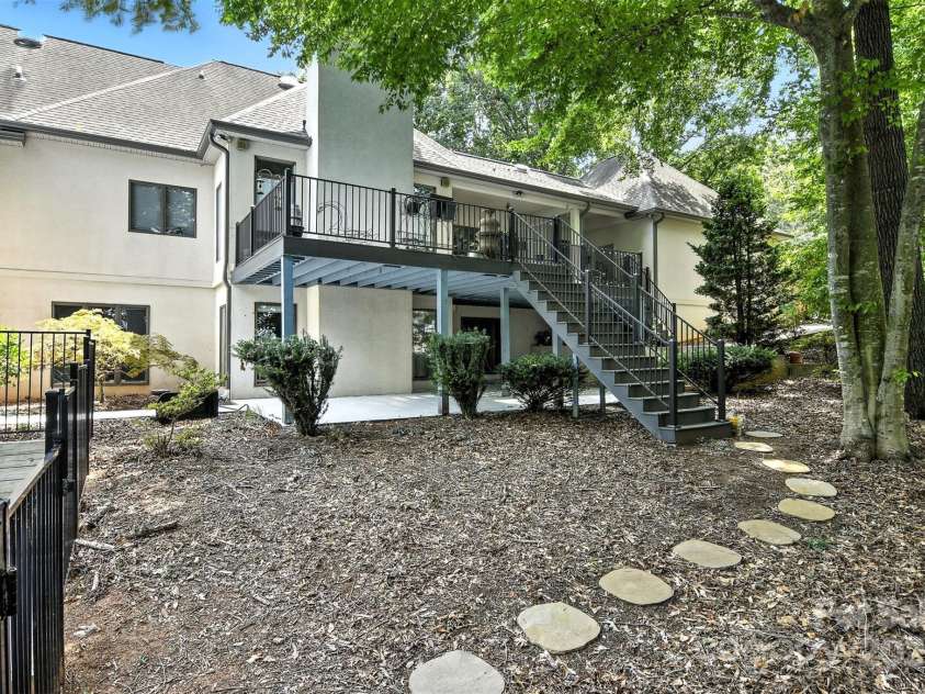 5042 Ridgeland Drive, Hickory, NC 28602.  MLS# CAR4290958, YatesRealty ID 34528. 