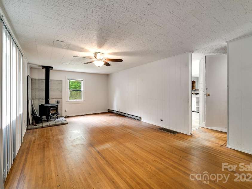 105 Marble Drive, Sylva, NC 28779.  MLS# CAR4294668, YatesRealty ID 34529. 