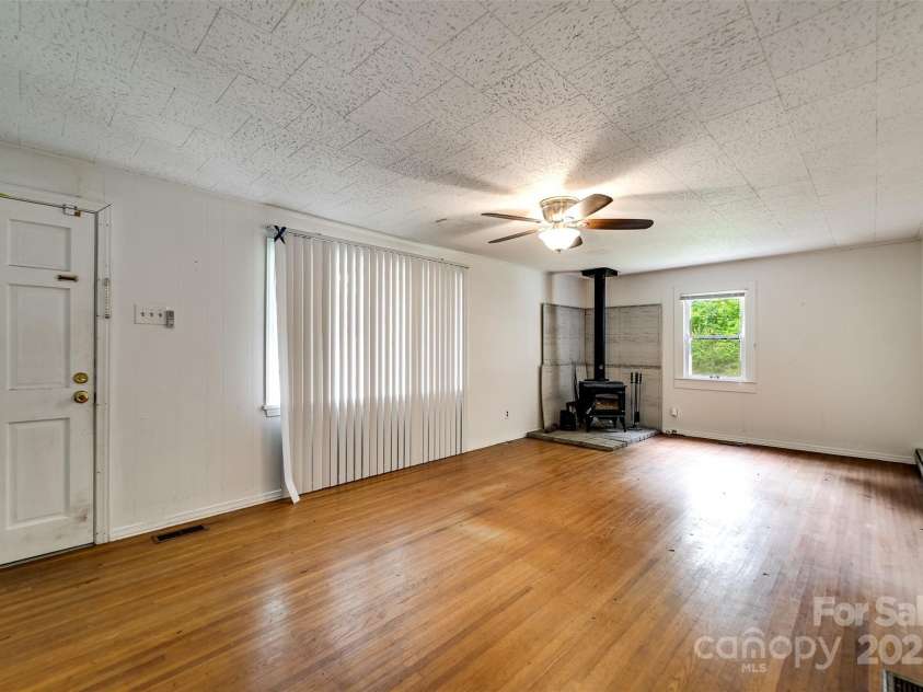 105 Marble Drive, Sylva, NC 28779.  MLS# CAR4294668, YatesRealty ID 34529. 