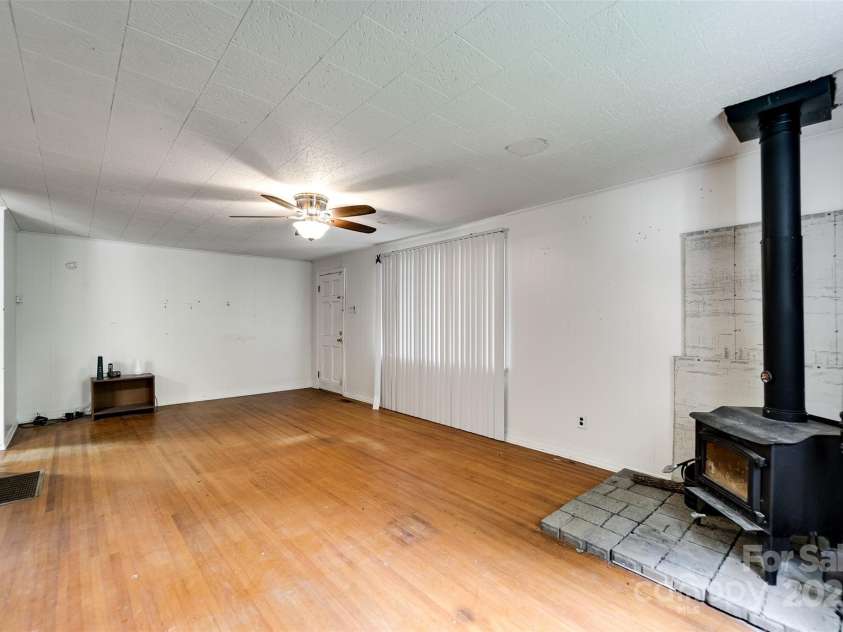 105 Marble Drive, Sylva, NC 28779.  MLS# CAR4294668, YatesRealty ID 34529. 