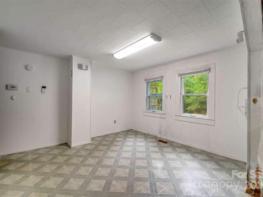 105 Marble Drive, Sylva, NC 28779.  MLS# CAR4294668, YatesRealty ID 34529. 