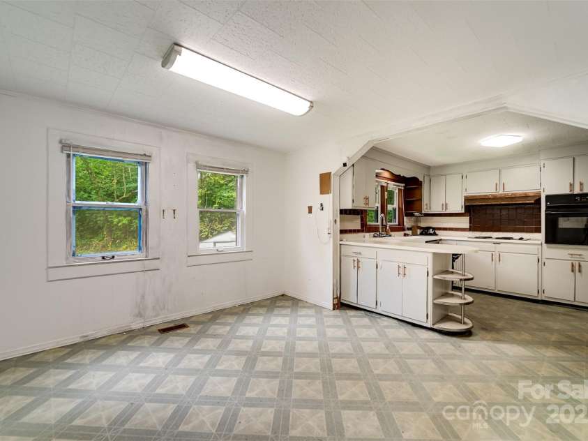 105 Marble Drive, Sylva, NC 28779.  MLS# CAR4294668, YatesRealty ID 34529. 