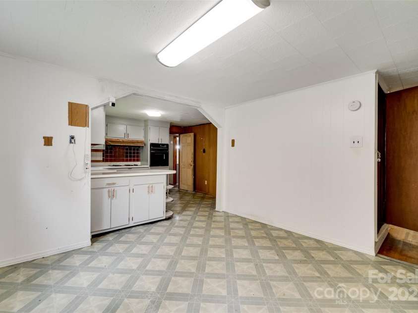 105 Marble Drive, Sylva, NC 28779.  MLS# CAR4294668, YatesRealty ID 34529. 