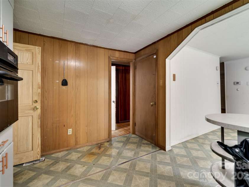 105 Marble Drive, Sylva, NC 28779.  MLS# CAR4294668, YatesRealty ID 34529. 