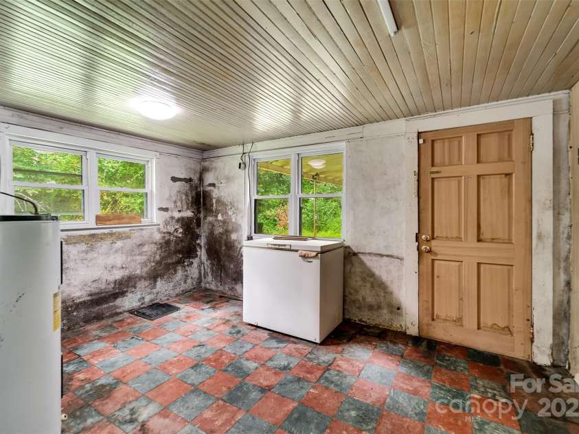 105 Marble Drive, Sylva, NC 28779.  MLS# CAR4294668, YatesRealty ID 34529. 