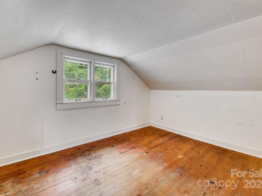 105 Marble Drive, Sylva, NC 28779.  MLS# CAR4294668, YatesRealty ID 34529. 