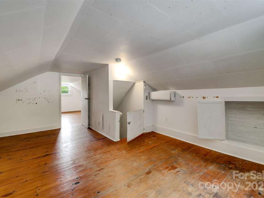 105 Marble Drive, Sylva, NC 28779.  MLS# CAR4294668, YatesRealty ID 34529. 