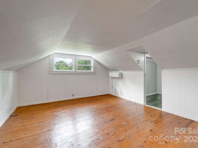 105 Marble Drive, Sylva, NC 28779.  MLS# CAR4294668, YatesRealty ID 34529. 