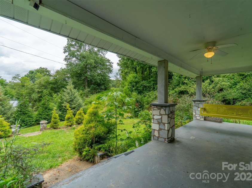 105 Marble Drive, Sylva, NC 28779.  MLS# CAR4294668, YatesRealty ID 34529. 