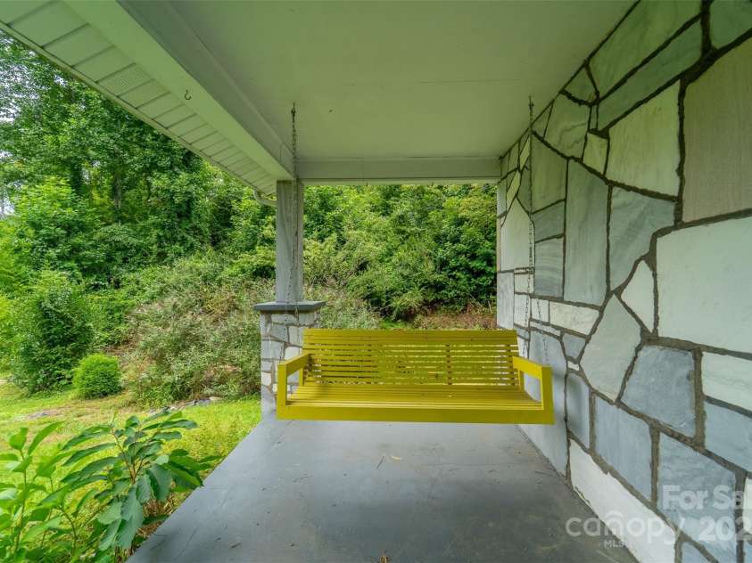 105 Marble Drive, Sylva, NC 28779.  MLS# CAR4294668, YatesRealty ID 34529. 