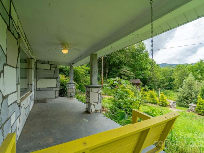 105 Marble Drive, Sylva, NC 28779.  MLS# CAR4294668, YatesRealty ID 34529. 