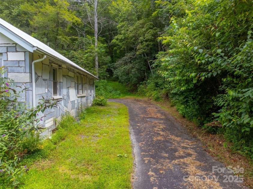 105 Marble Drive, Sylva, NC 28779.  MLS# CAR4294668, YatesRealty ID 34529. 