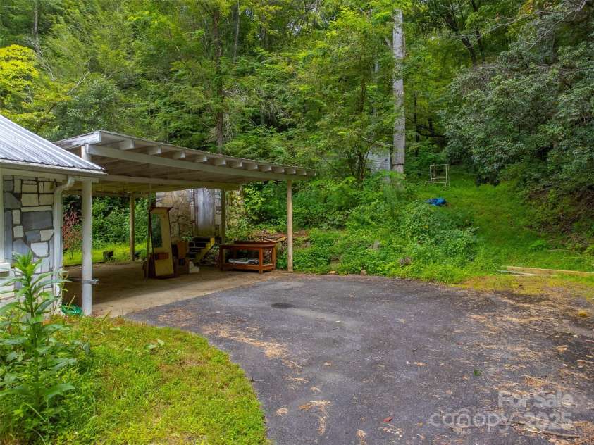 105 Marble Drive, Sylva, NC 28779.  MLS# CAR4294668, YatesRealty ID 34529. 