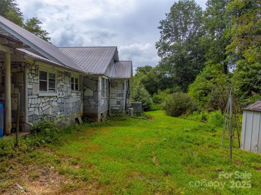 105 Marble Drive, Sylva, NC 28779.  MLS# CAR4294668, YatesRealty ID 34529. 