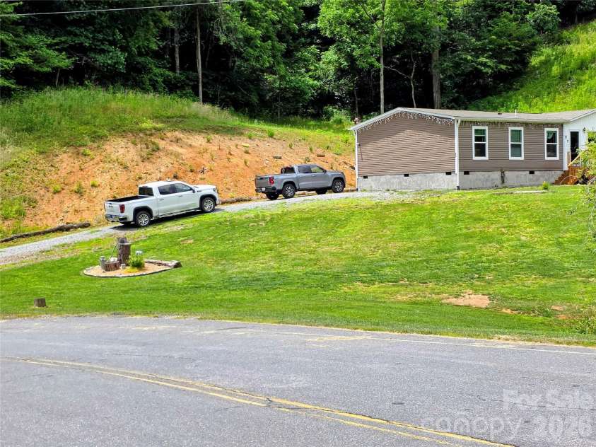 30 Evergreen Road, Burnsville, NC 28714.  MLS# CAR4391106, YatesRealty ID 34529. 