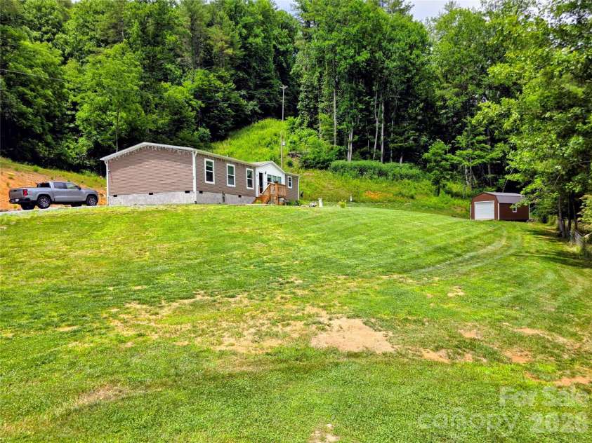 30 Evergreen Road, Burnsville, NC 28714.  MLS# CAR4391106, YatesRealty ID 34529. 