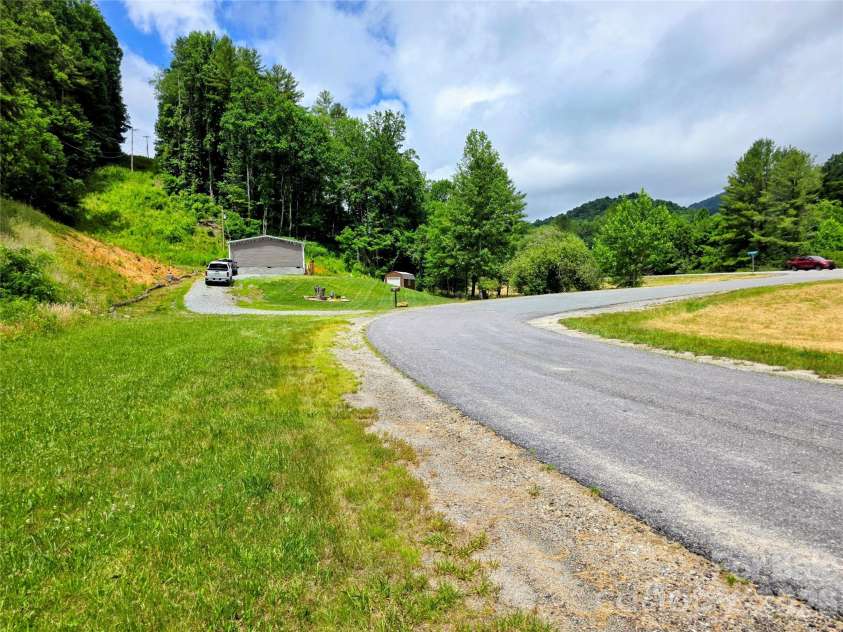 30 Evergreen Road, Burnsville, NC 28714.  MLS# CAR4391106, YatesRealty ID 34529. 