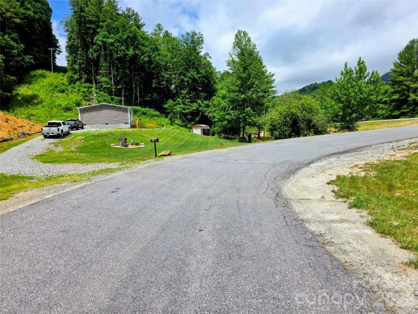 30 Evergreen Road, Burnsville, NC 28714.  MLS# CAR4391106, YatesRealty ID 34529. 