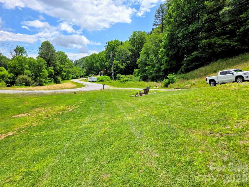 30 Evergreen Road, Burnsville, NC 28714.  MLS# CAR4391106, YatesRealty ID 34529. 