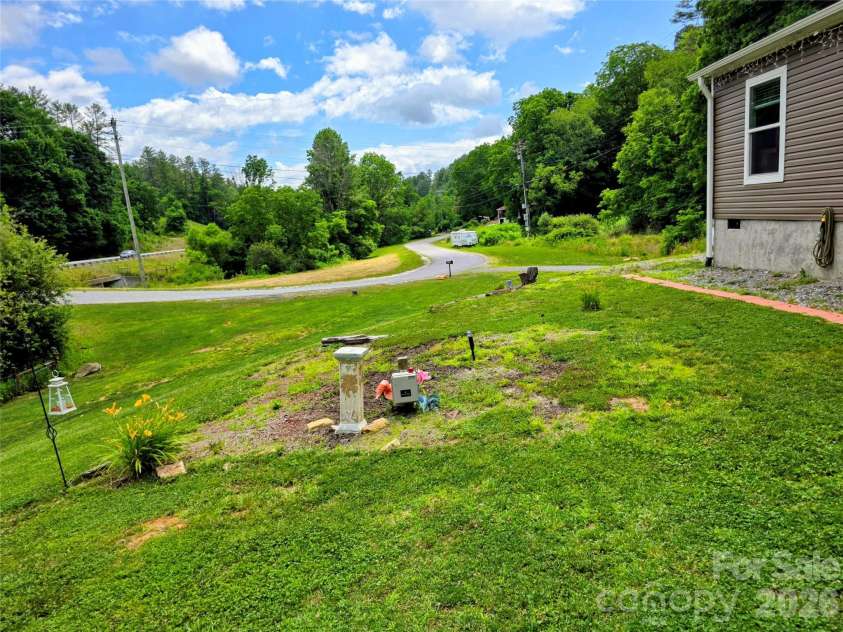 30 Evergreen Road, Burnsville, NC 28714.  MLS# CAR4391106, YatesRealty ID 34529. 
