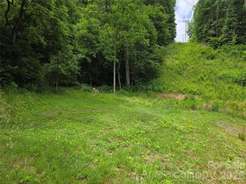 30 Evergreen Road, Burnsville, NC 28714.  MLS# CAR4391106, YatesRealty ID 34529. 