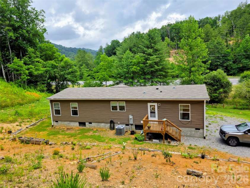 30 Evergreen Road, Burnsville, NC 28714.  MLS# CAR4391106, YatesRealty ID 34529. 