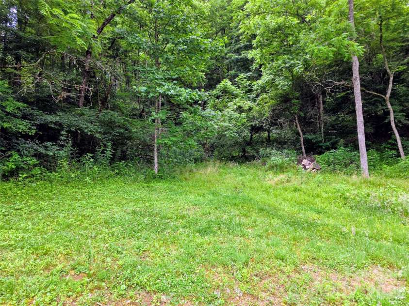 30 Evergreen Road, Burnsville, NC 28714.  MLS# CAR4391106, YatesRealty ID 34529. 