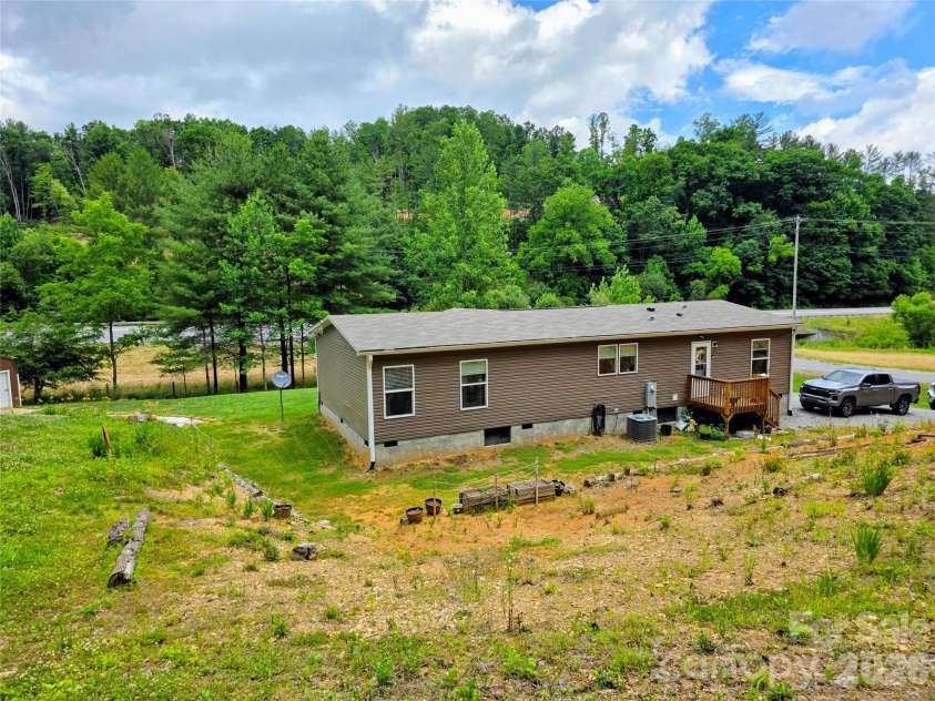 30 Evergreen Road, Burnsville, NC 28714.  MLS# CAR4391106, YatesRealty ID 34529. 