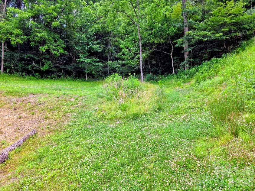 30 Evergreen Road, Burnsville, NC 28714.  MLS# CAR4391106, YatesRealty ID 34529. 