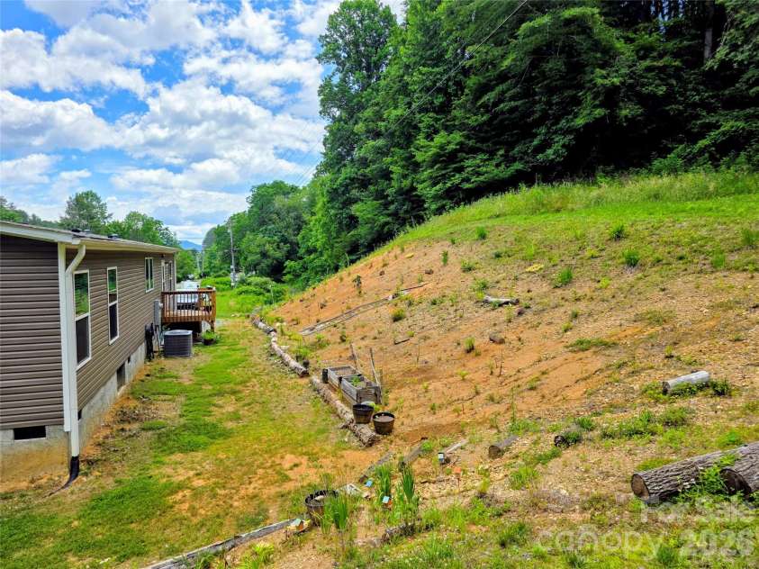 30 Evergreen Road, Burnsville, NC 28714.  MLS# CAR4391106, YatesRealty ID 34529. 