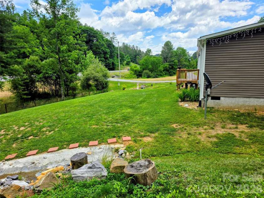 30 Evergreen Road, Burnsville, NC 28714.  MLS# CAR4391106, YatesRealty ID 34529. 
