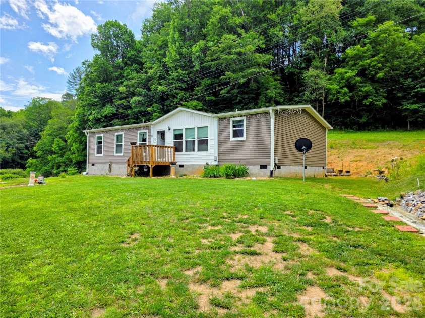 30 Evergreen Road, Burnsville, NC 28714.  MLS# CAR4391106, YatesRealty ID 34529. 