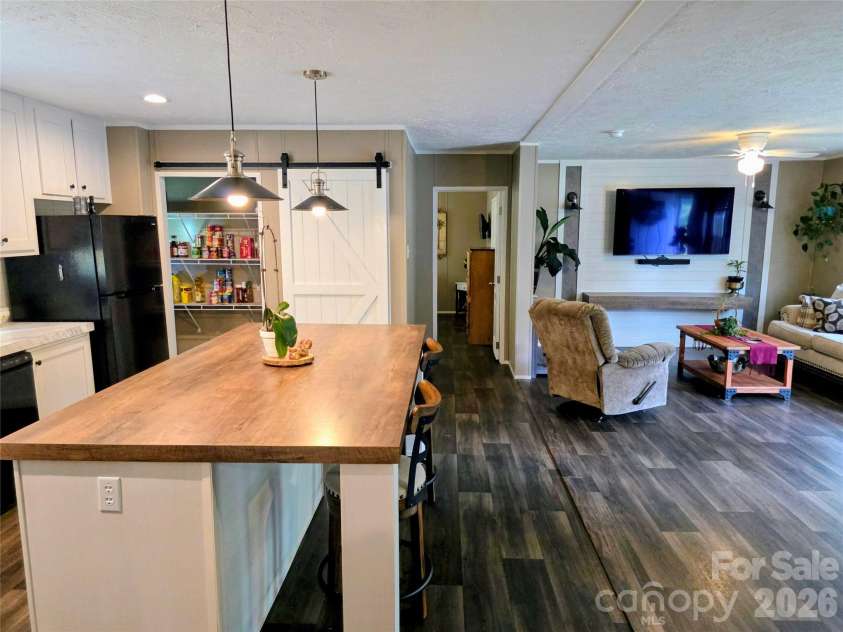 30 Evergreen Road, Burnsville, NC 28714.  MLS# CAR4391106, YatesRealty ID 34529. 