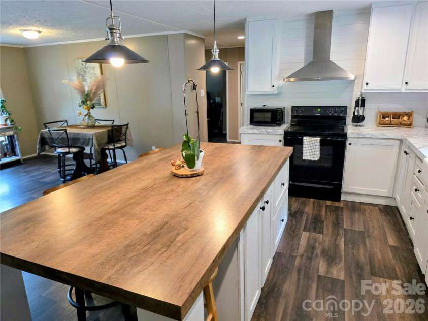 30 Evergreen Road, Burnsville, NC 28714.  MLS# CAR4391106, YatesRealty ID 34529. 
