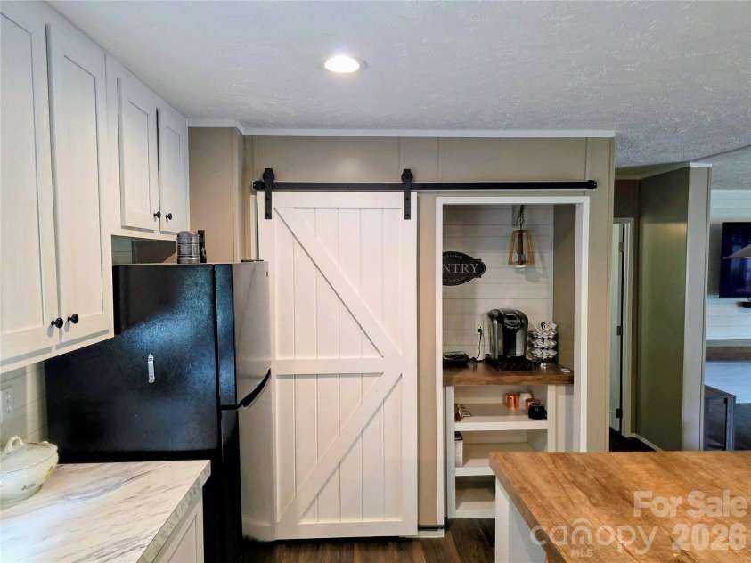 30 Evergreen Road, Burnsville, NC 28714.  MLS# CAR4391106, YatesRealty ID 34529. 