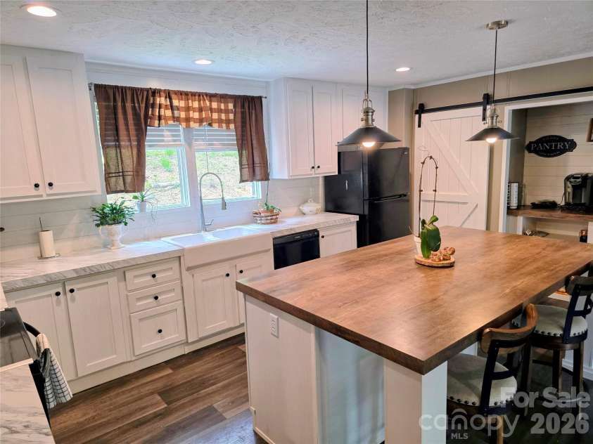 30 Evergreen Road, Burnsville, NC 28714.  MLS# CAR4391106, YatesRealty ID 34529. 