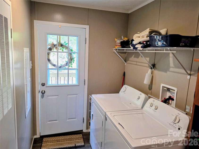 30 Evergreen Road, Burnsville, NC 28714.  MLS# CAR4391106, YatesRealty ID 34529. 