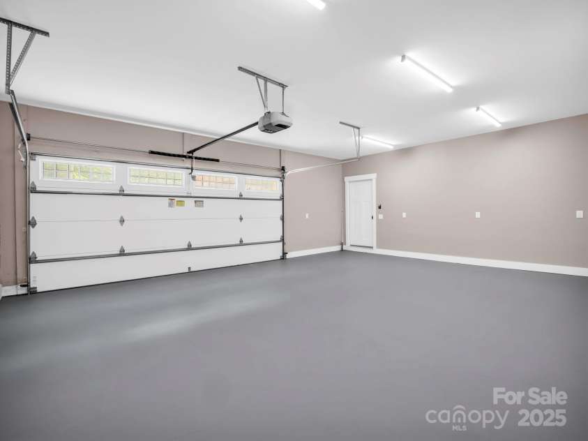 38 Scenic View Drive, Hendersonville, NC 28792.  MLS# CAR4288611, YatesRealty ID 34530. 