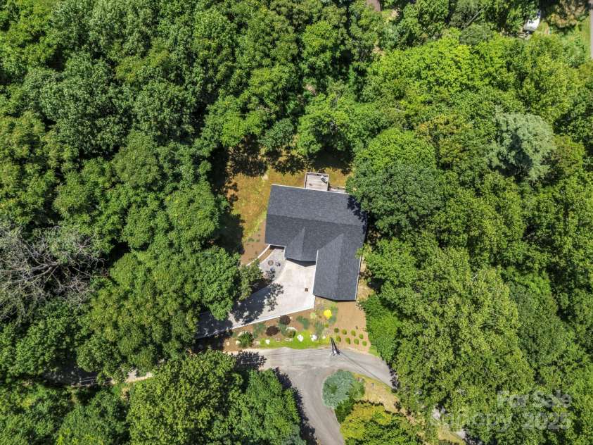 38 Scenic View Drive, Hendersonville, NC 28792.  MLS# CAR4288611, YatesRealty ID 34530. 