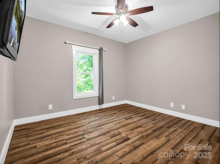 38 Scenic View Drive, Hendersonville, NC 28792.  MLS# CAR4288611, YatesRealty ID 34530. Guest Bedroom #2