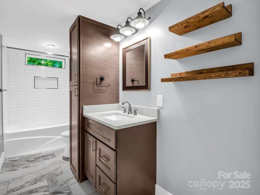 38 Scenic View Drive, Hendersonville, NC 28792.  MLS# CAR4288611, YatesRealty ID 34530. Lower Level Full Bath