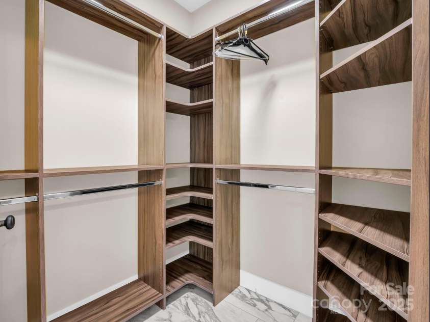 38 Scenic View Drive, Hendersonville, NC 28792.  MLS# CAR4288611, YatesRealty ID 34530. Primary Walk In