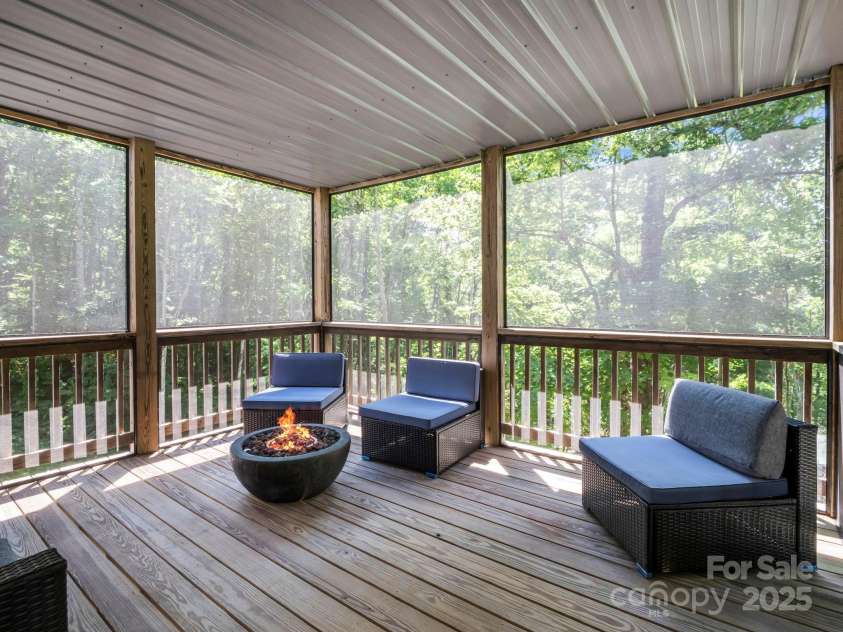 38 Scenic View Drive, Hendersonville, NC 28792.  MLS# CAR4288611, YatesRealty ID 34530. Screen Porch