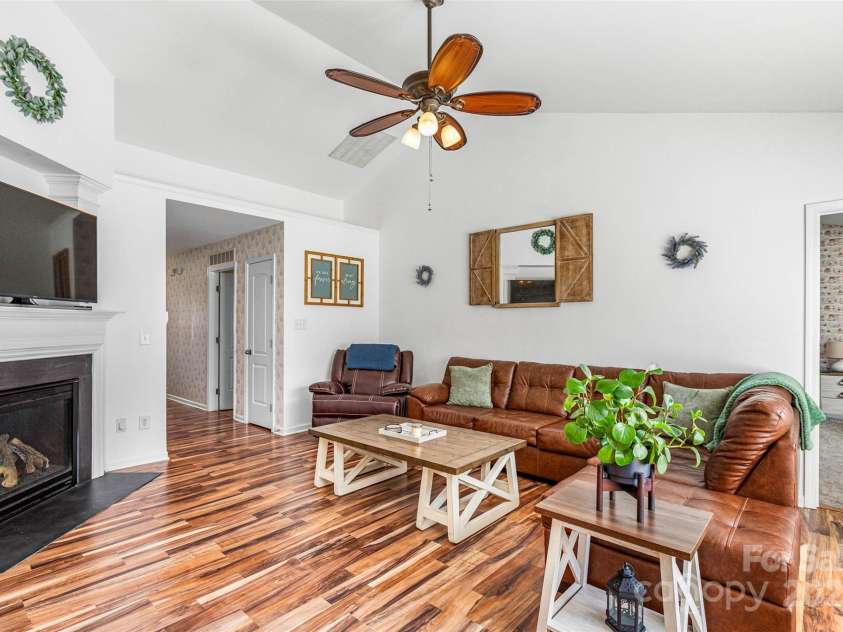 110 Tannin Way, Lexington, NC 27295.  MLS# CAR4282220, YatesRealty ID 34531. 