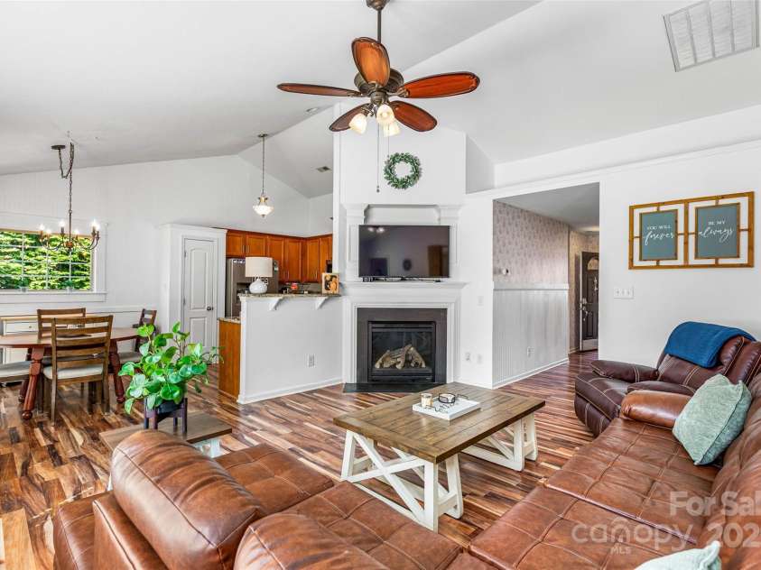 110 Tannin Way, Lexington, NC 27295.  MLS# CAR4282220, YatesRealty ID 34531. 