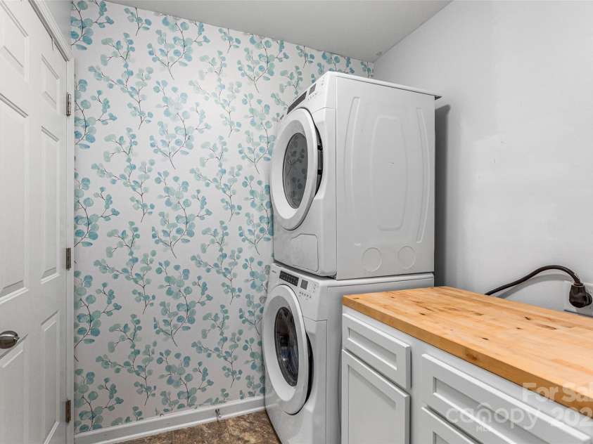 110 Tannin Way, Lexington, NC 27295.  MLS# CAR4282220, YatesRealty ID 34531. 