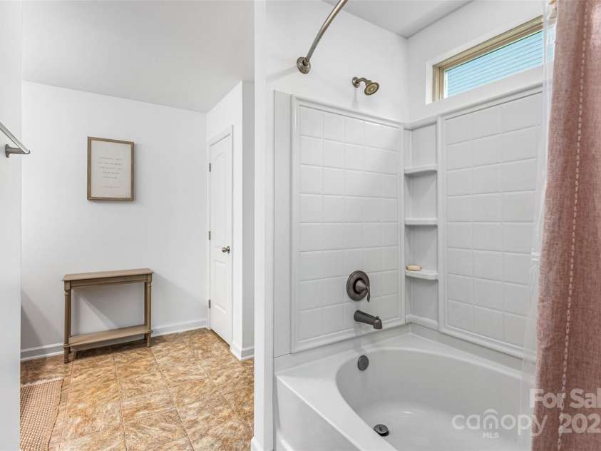 110 Tannin Way, Lexington, NC 27295.  MLS# CAR4282220, YatesRealty ID 34531. 