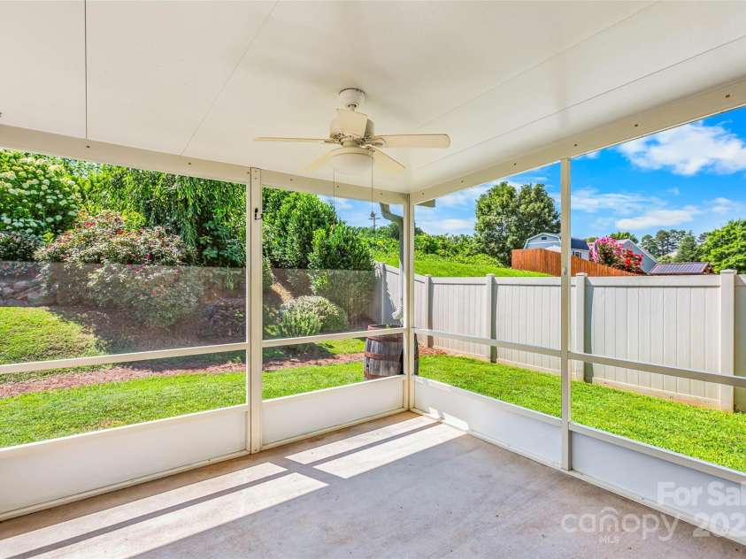 110 Tannin Way, Lexington, NC 27295.  MLS# CAR4282220, YatesRealty ID 34531. 