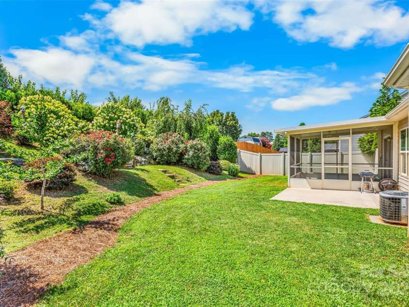 110 Tannin Way, Lexington, NC 27295.  MLS# CAR4282220, YatesRealty ID 34531. 