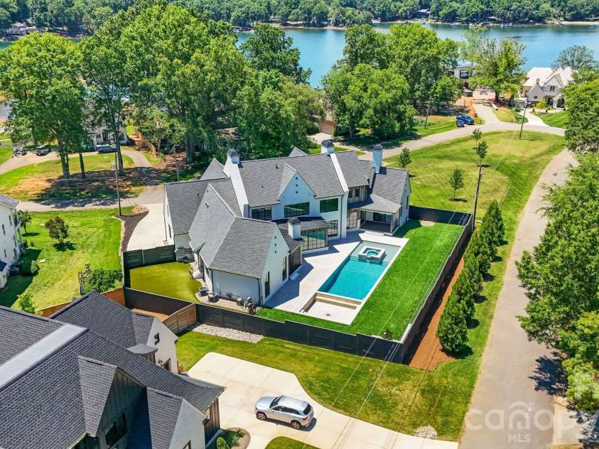 20218 Rainbow Circle, Cornelius, NC 28031.  MLS# CAR4387051, YatesRealty ID 34531. 